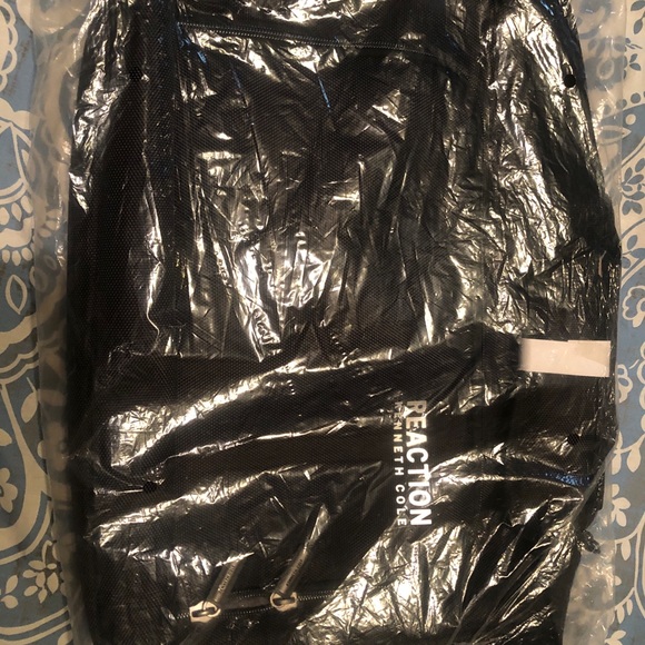 Kenneth Cole REACTION Case Werks Laptop Shoulder Bag - Picture 6 of 6